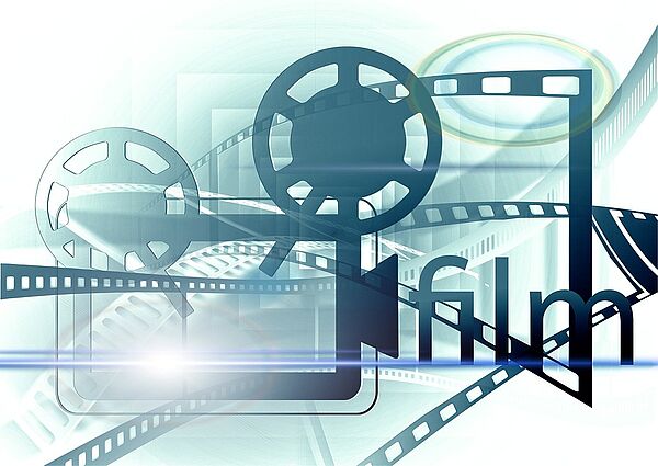 Eine Kamera, ein Filmstreifen, ein Tablet und eine Filmrolle setzen sich zu einer Collage zusammen. 