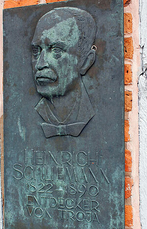 Ein Relief von Schliemann.