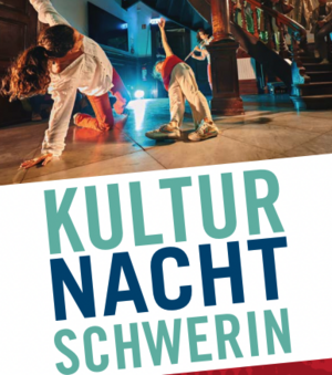 Kinder beim Tanzen und Schriftzug Kulturnacht Schwerin.