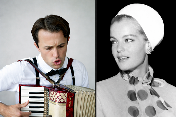 Ein Mann und eine Frau. Der Musiker spielt Musik zum Mythos Romy Schneider.