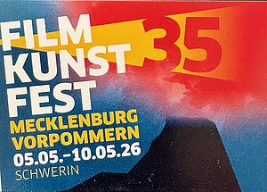 Der Flyer vom Filmkunstfest. Darauf steht das Datum des Festivals. Und die Zahl 35. 