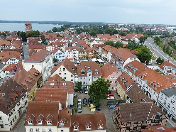 Luftaufnahme von Waren an der Müritz.