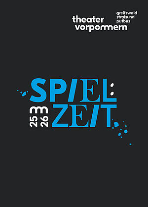 Eine schwarze Seite. Auf der Seite steht in blauer Schrift: Spielzeit. In weißer Schrift steht auf dem Cover: Theater Vorpommern.