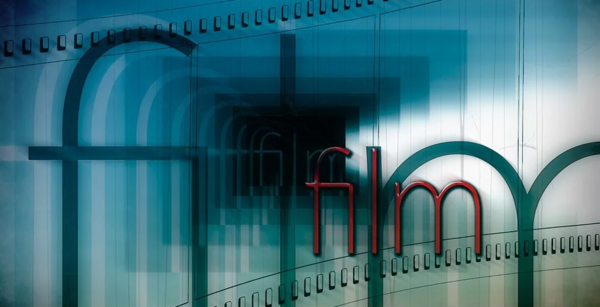 Das Wort Film erscheint in verschiedenen Größen und Farben.