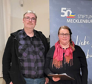 Thomas Naedler und Susanne Bliemel stehen nebeneinander.