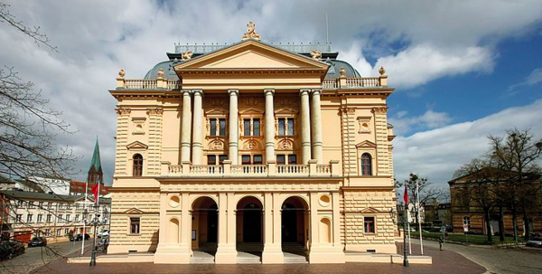 Außenansicht des Mecklenburgischen Staatstheaters.