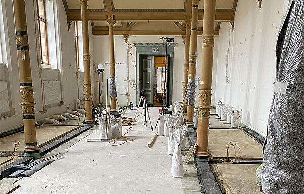 Ein Raum wird saniert. 