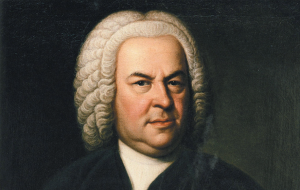 Ein Gemälde zeigt einen berühmten Komponisten. Der Mann ist Johann Sebastian Bach.