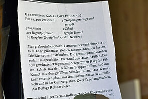 Ein Rezept für "Gebackenes Kamel mit Füllung für 400 Personen."