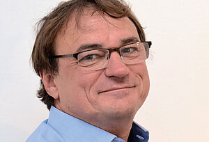 Ein Porträt von Andreas Englisch.