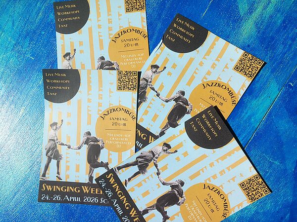 Die Flyer zur Tanzveranstaltung.