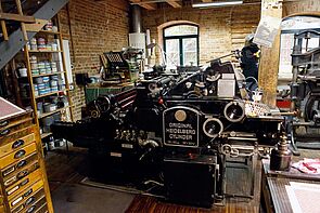 Eine historische Druckmaschine.