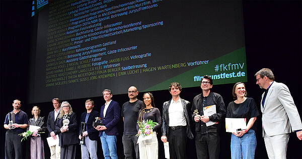 Ein Gruppenbild mit allen anwesenden Preisträgern.