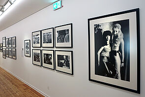 Zwei Frauen im Porträt. Das Bild am Ende einer Reihe.