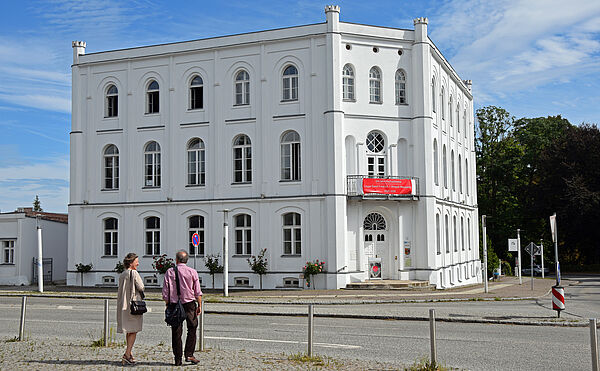 Die Galerie von außen.