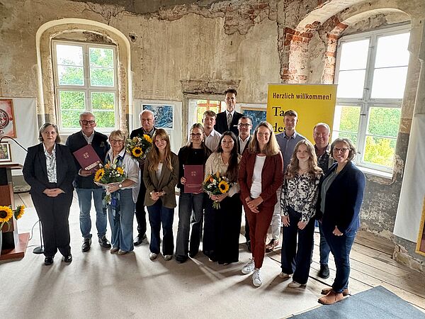 Gruppenbild mit allen Gewinnern des Wettbewerbs.