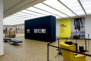 Blick in den großen Ausstellungsraum.