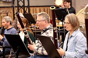 Orchester-Musiker proben.