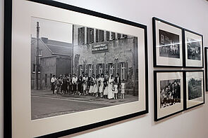 Eine Hochzeitsgesellschaft in den 80er-Jahren.