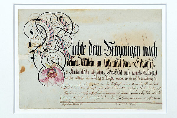 Auf einem Blatt steht in alter Schrift unter anderem: "Richte dein Vergnügen nach deinen Mitteln ein". 