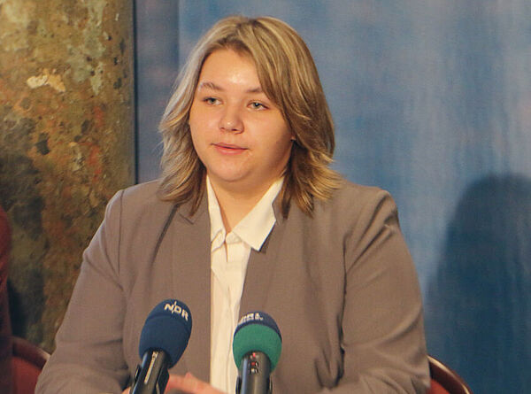 Ein Porträt von Jette Bolz. 