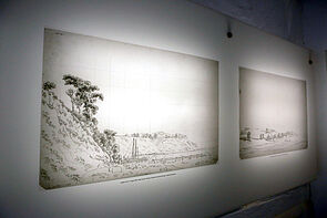 Zwei Bilder werden angestrahlt.