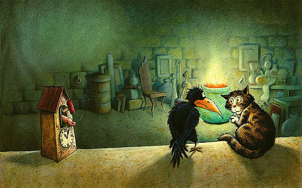 Ein Rabe und eine Katze sitzen nebeneinander. Aus einer Uhr schaut ein Finger. Im Hintergrund stehen Stühle und brennt Feuer in einem Kessel. 