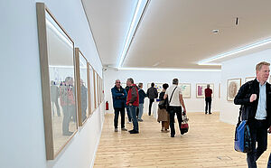 Besucher in der Kunsthalle Rostock.