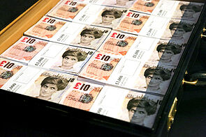 Künstlerisch gefälschte Banknoten zeigen Prinzessin Diana.