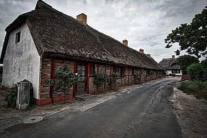 Ein altes Fischerhaus mit Reetdach. 