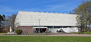 Blick von außen auf die Fassade der Kunsthalle Rostock.