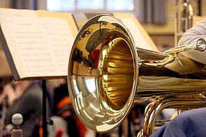 Detailaufnahme einer Trompete.