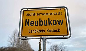 Das Ortseingangsschild von Neubukow. 