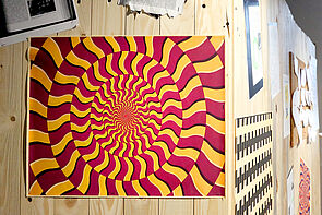 Ein Kaleidoskop in bunten Farben.