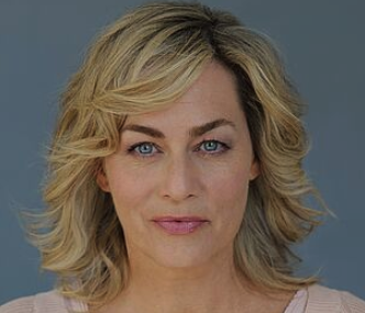 Porträt einer Frau. Die Frau ist die Schauspielerin Gesine Cukrowski.