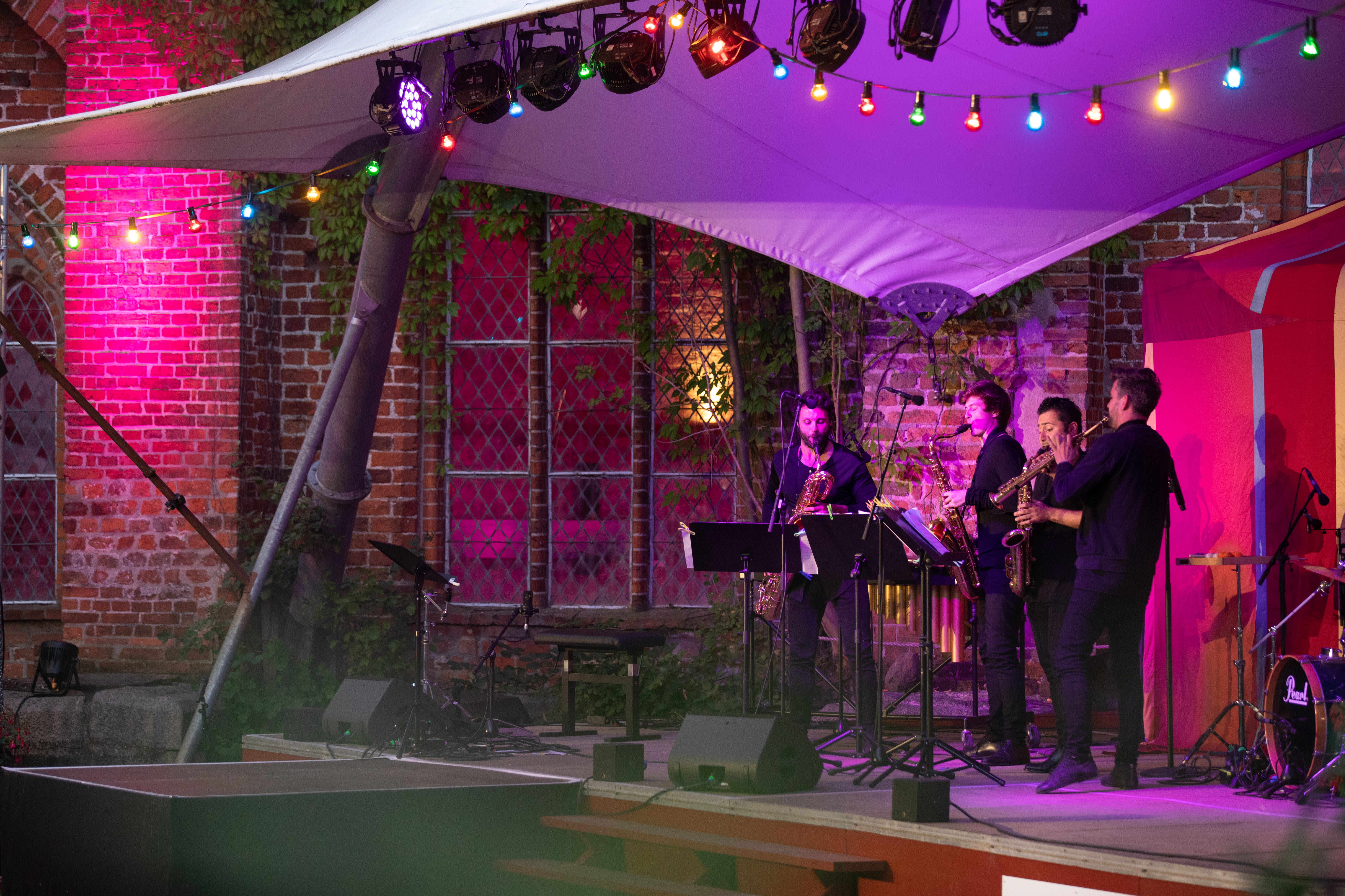 Open Air – Jahrmarkt der Sensationen