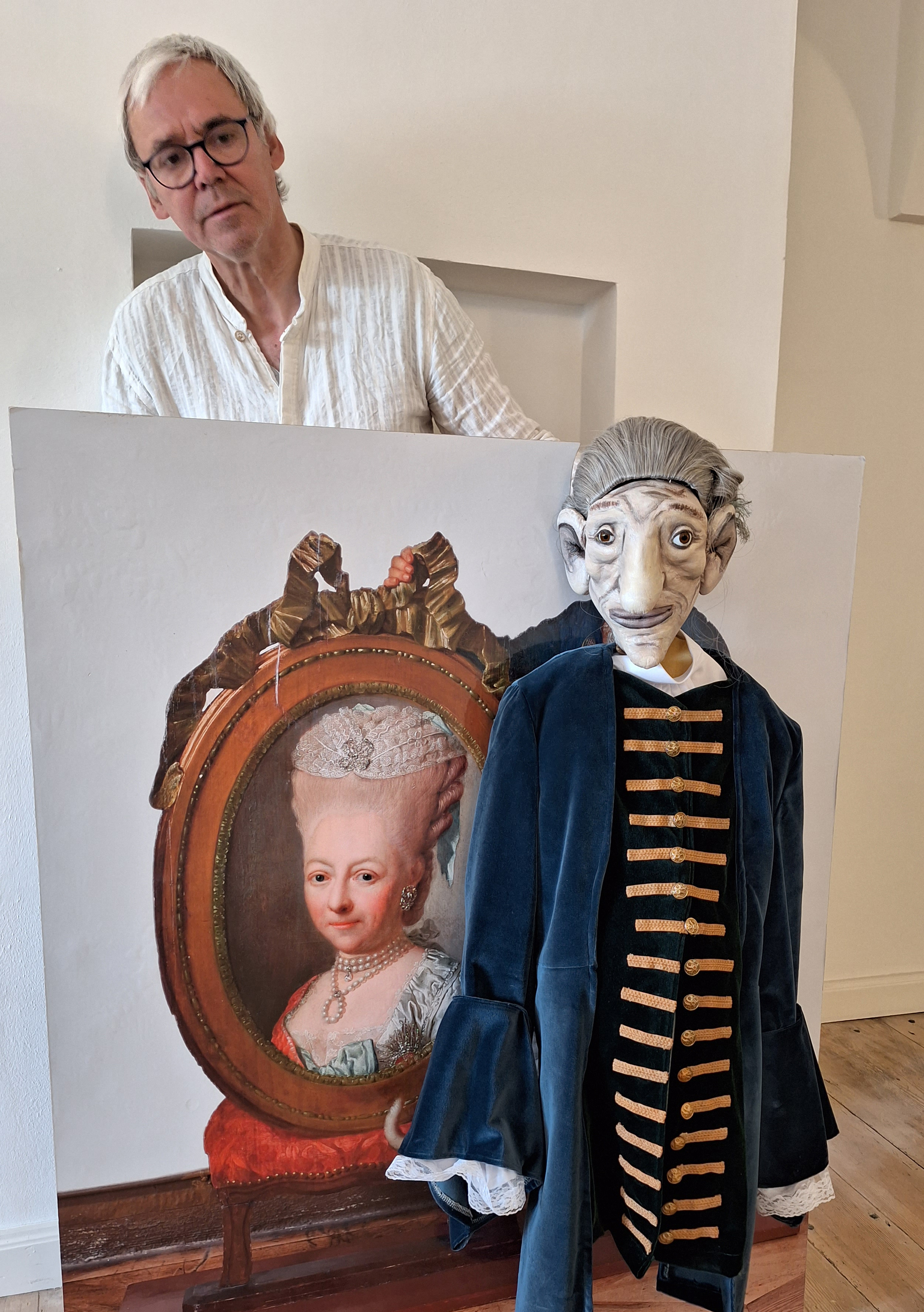 Herr Wicht mit seiner Spielpuppe 