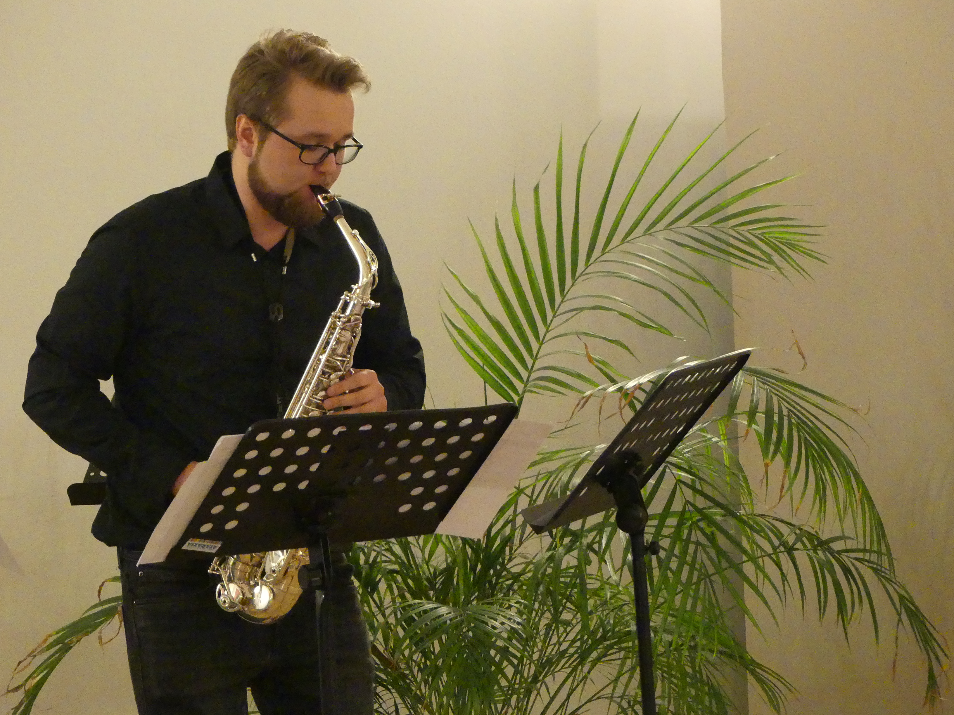 Philip Brügge am Saxophon © Musik- und Kunstschule ATARAXIA